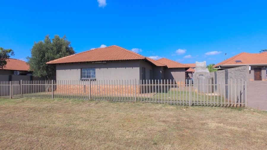 3 Bedroom Property for Sale in Hexrivier Lifestyle Estate North West
